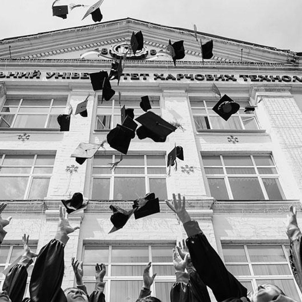 estudiantes-recien-graduados